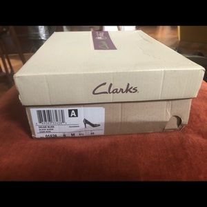 Clark’s delsie bliss black suede heels sz8